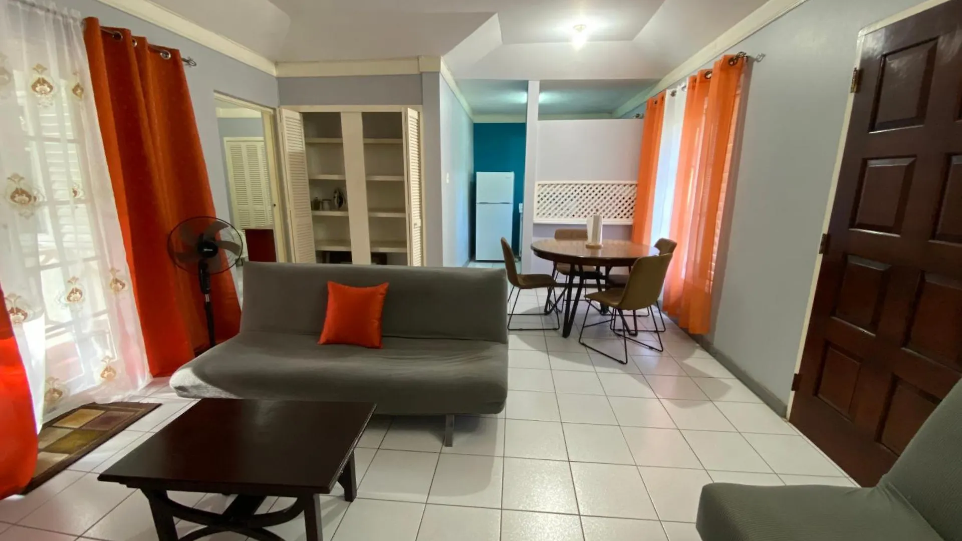 Finest Accommodation Renfrew Place Apt # 41 4--12 Renfrew Rd New Kgn 킹스톤 아파트