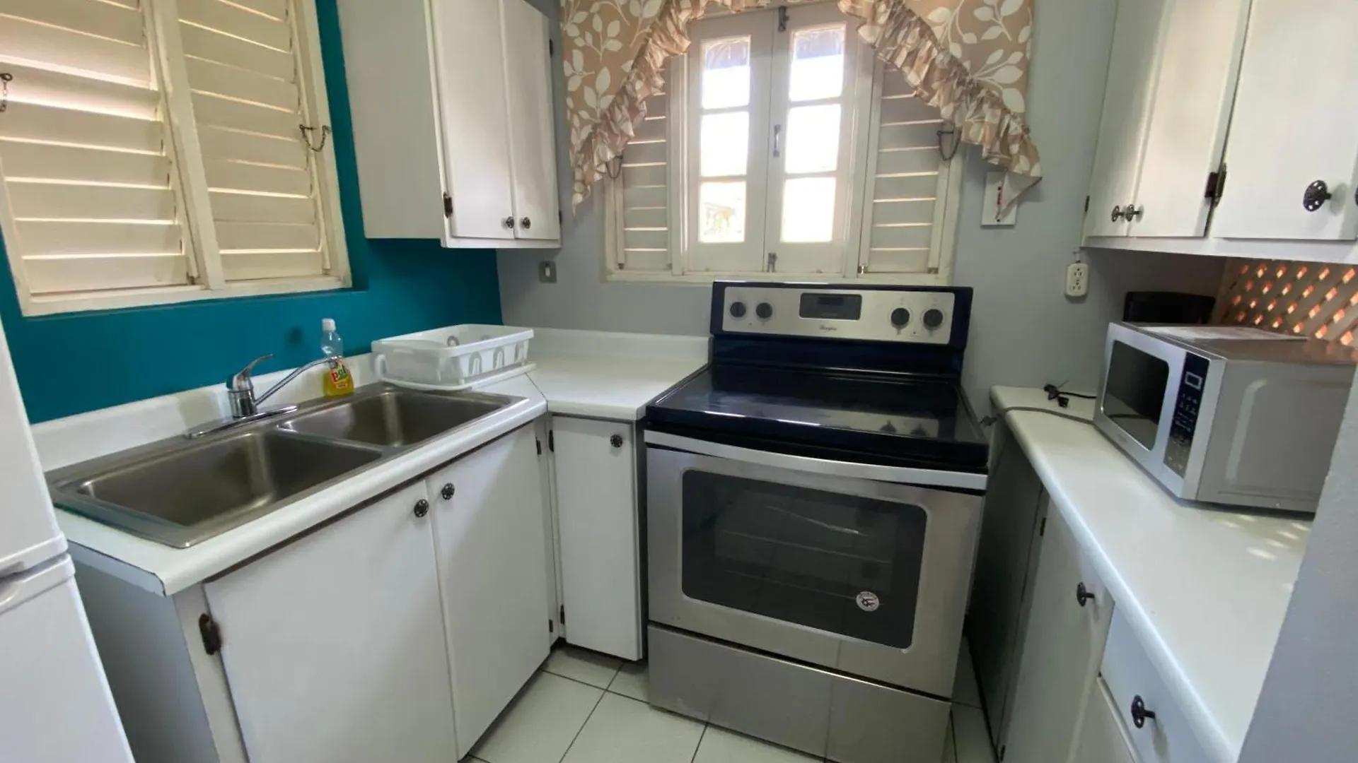 Finest Accommodation Renfrew Place Apt # 41 4--12 Renfrew Rd New Kgn 킹스톤 0*,  자메이카