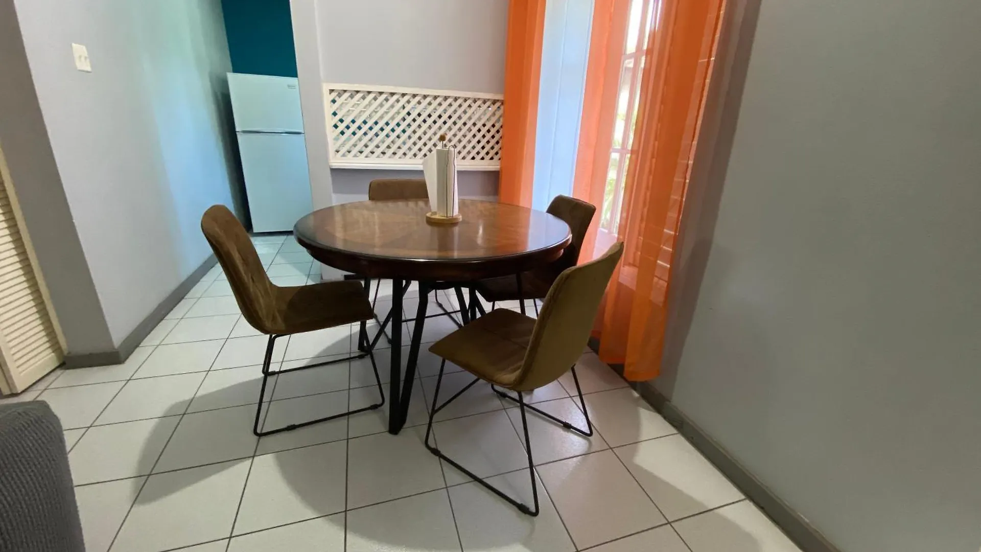Finest Accommodation Renfrew Place Apt # 41 4--12 Renfrew Rd New Kgn 킹스톤 아파트