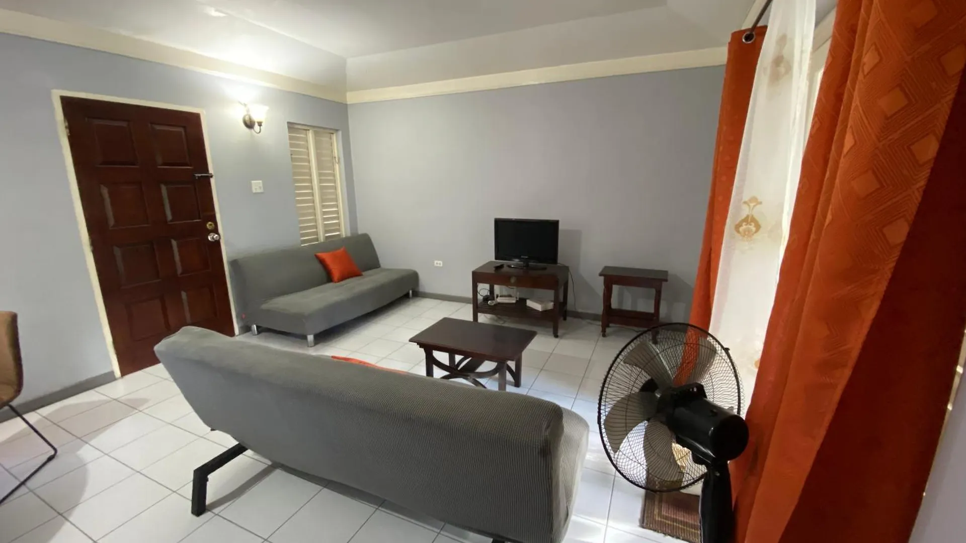 Finest Accommodation Renfrew Place Apt # 41 4--12 Renfrew Rd New Kgn 킹스톤